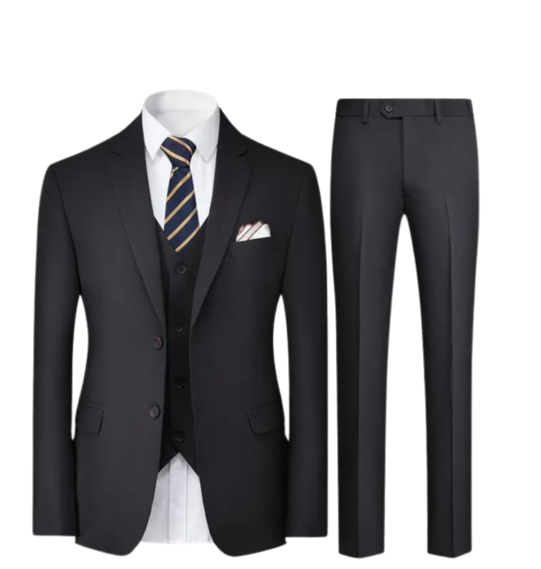 Conjunto de trajes de tres piezas para hombre, ideal para ocasiones formales y eventos importantes.